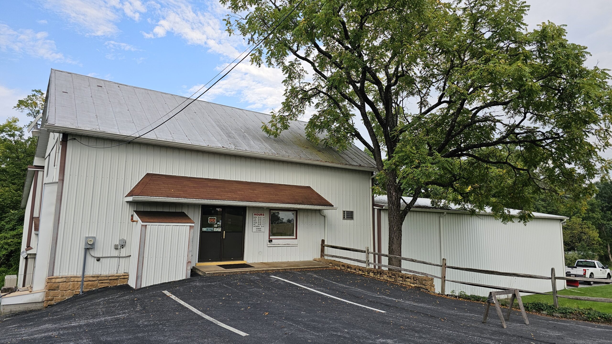 A photo of the exterior of the Carpet Barn Flooring Store & Showroom in New Cumberland, PA
